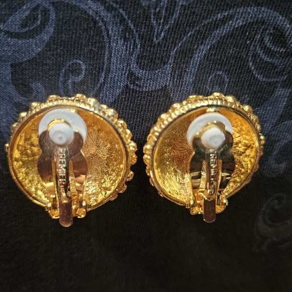 Vintage Premier USA Clip On Earrings - Picture 3 of 5